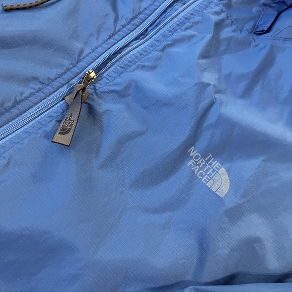 The North Face Lightweight Rain Jacket - Picture 4 of 9